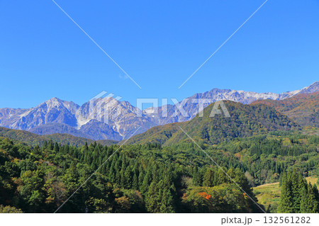 栂池大橋から望む秋の白馬三山 132561282