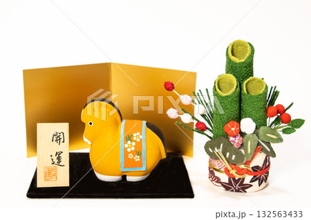 午年　年賀状素材 132563433