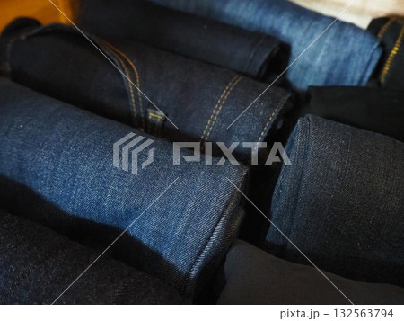 ジーンズ生地の写真（俯瞰） 132563794