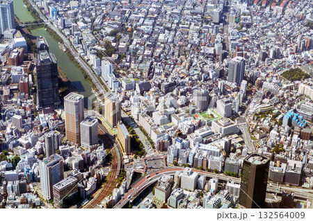 飯田橋交差点上空から牛込神楽坂方向を空撮 132564009