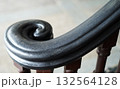 丸みを帯びた木製手すりの造形美 132564128