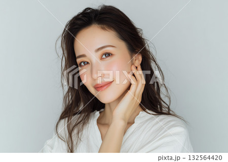 美しい素肌の女性ポートレート 美しい素肌の女性ポートレート 132564420