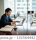 会議中のビジネスマン 132564442