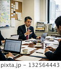 会議中のビジネスマン2 132564443