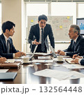 会議中のビジネスマン7 132564448