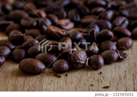 Freshly Roasted Coffee Beans on Wood. 132565032