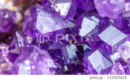 《AI画像》アメジストの結晶イメージ 132565629