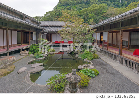 鹿児島 仙巌園 磯御殿の中庭 132565855