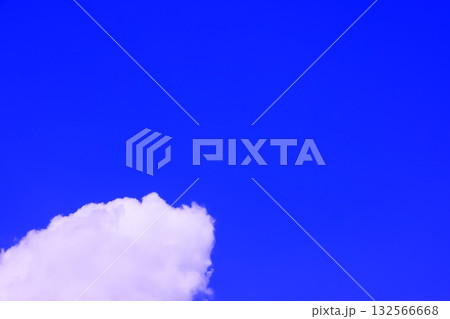 雲のある青空(壁紙素材) 雲のある青空(壁紙素材) 132566668