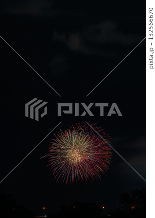 浜松市の中野町煙火大会の風景(静岡県) 132566670