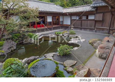 鹿児島 仙巌園 磯御殿の中庭 132566989