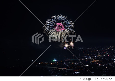 夏の夜空を彩る花火　＜焼津海上花火2025＞ 132569072