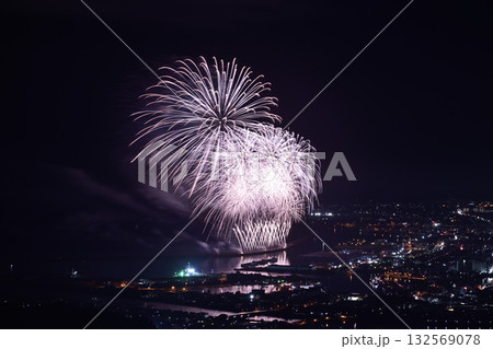 夏の夜空を彩る花火 <焼津海上花火2025> 夏の夜空を彩る花火 <焼津海上花火2025> 132569078