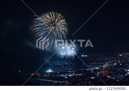 夏の夜空を彩る花火　＜焼津海上花火2025＞ 132569080