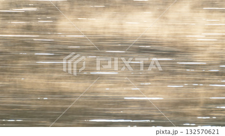 朝霧漂う水面 朝霧漂う水面 132570621