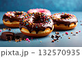 チョコレートとスプリンクルがかかったドーナツ 132570935