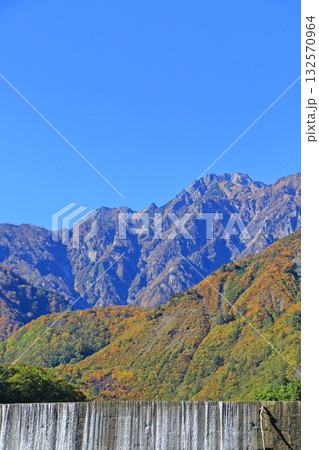 源太郎えん堤,から望む秋の五竜岳 132570964