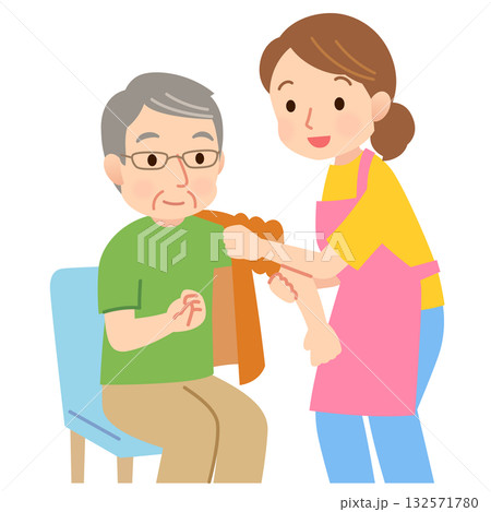 高齢者の着替えを手助けする介護士　介助　介護 132571780