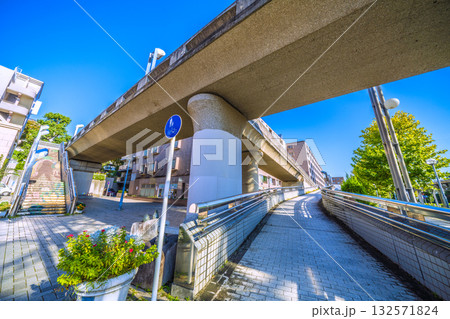 日本の横浜都市景観 横浜市営地下鉄 中川駅(東京都市大横浜キャンパス前)前などを望む 日本の横浜都市景観 横浜市営地下鉄 中川駅(東京都市大横浜キャンパス前)前などを望む 132571824