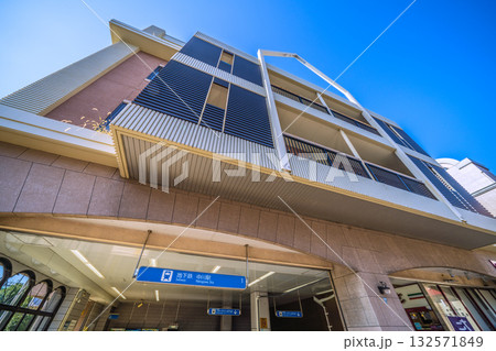 日本の横浜都市景観 横浜市営地下鉄 中川駅(東京都市大横浜キャンパス前)などを望む 日本の横浜都市景観 横浜市営地下鉄 中川駅(東京都市大横浜キャンパス前)などを望む 132571849