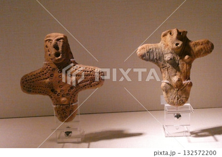 三内丸山遺跡で発掘された板状土偶（青森県青森市） 132572200