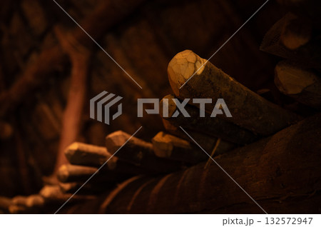 並べられた木片 132572947