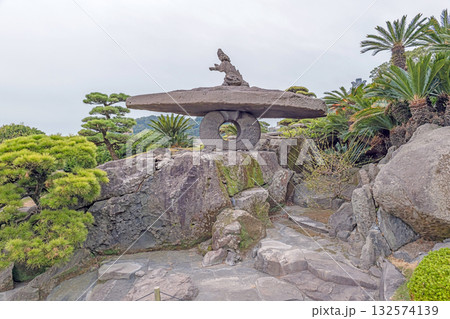 鹿児島 仙巌園 獅子乗大石灯籠 鹿児島 仙巌園 獅子乗大石灯籠 132574139