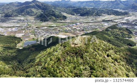 丹波「黒井城」本丸と石垣を上空より 132574460