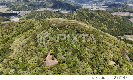 丹波「黒井城」本丸と石垣を上空より 132574475