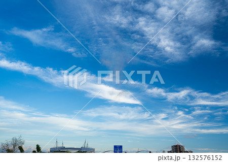 青空に広がる白い雲 青空に広がる白い雲 132576152