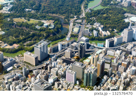 東京都千代田区一ツ橋付近の街並みを空撮 東京都千代田区一ツ橋付近の街並みを空撮 132576470
