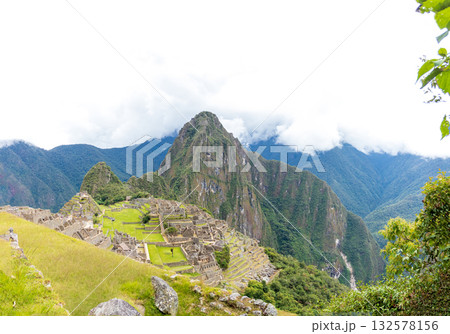 Archaeological remains of Machu Picchu located in the mountains of Cusco. 132578156