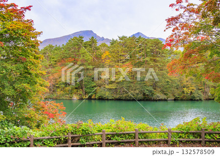 紅葉見頃な五色沼湖沼群 132578509