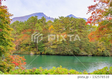 紅葉見頃な五色沼湖沼群 132578510