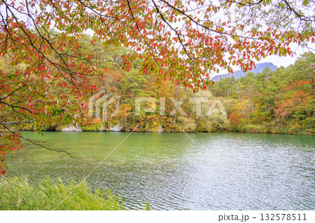 紅葉見頃な五色沼湖沼群 132578511