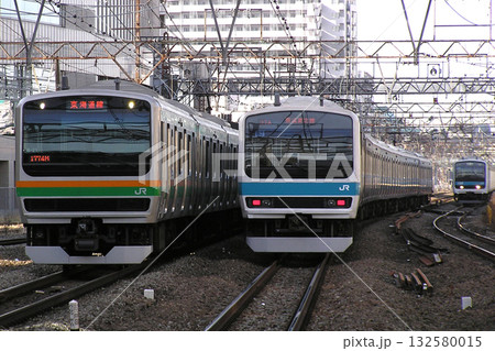 川崎駅付近で離合する東海道線・京浜東北線 132580015