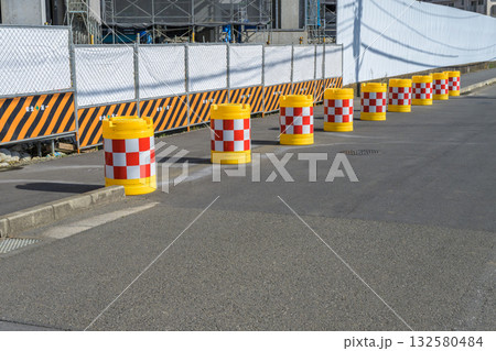 建設現場の安全対策と保安用品 132580484