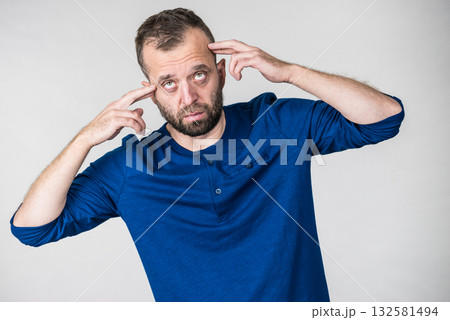 Confused man thinking 132581494