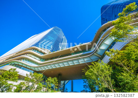 日本の東京都市景観 高輪ゲートウェイ駅前の高輪ゲートウェイシティなどを望む 日本の東京都市景観 高輪ゲートウェイ駅前の高輪ゲートウェイシティなどを望む 132582387