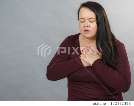 Adult woman having pain in chest 132582398