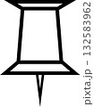 地図や案内表示に使えるシンプルでかわいい白黒ピンマークのベクターイラスト 132583962