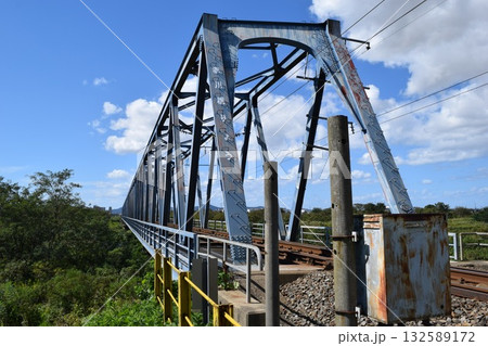 鉄橋と鉄道線路 鉄橋と鉄道線路 132589172