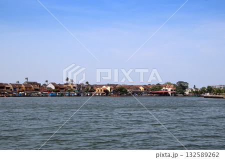 ベトナムホイアンのドゥボン川風景 132589262
