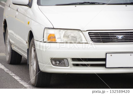 自動車イメージ　日産ブルーバード10代目のフロントマスク 132589420