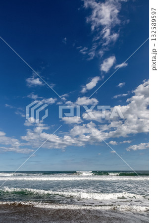 青空と雲と波が織りなす爽やかな海景【太平洋】 青空と雲と波が織りなす爽やかな海景【太平洋】 132589597