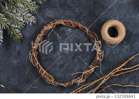 Christmas wreath, step-by-step photo-making instructions, an easy way to make home decoration, step one. Preparation for the holiday, New Year's atmosphere Christmas wreath, step-by-step photo-making instructions, an easy way to make home decoration, step one. Preparation for the holiday, New Year's atmosphere 132589841