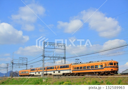 近鉄大阪線を行くビスタカー 近鉄大阪線を行くビスタカー 132589963