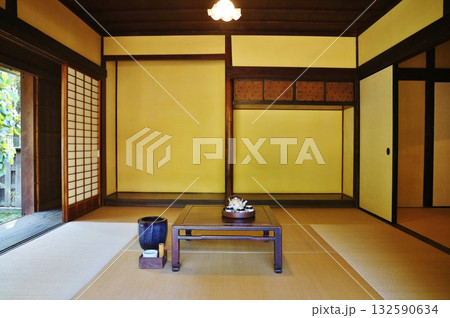 万徳旅館の客間 132590634