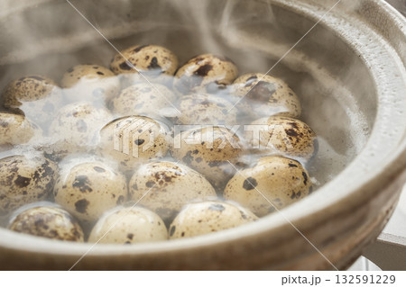うずらの卵を茹でる　うずら卵のゆで卵 132591229