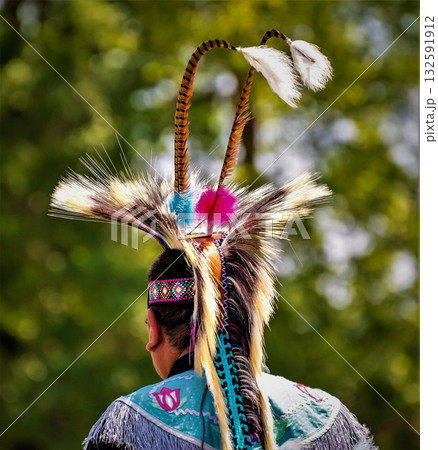 Traditional Native American headdress with feathers 132591912